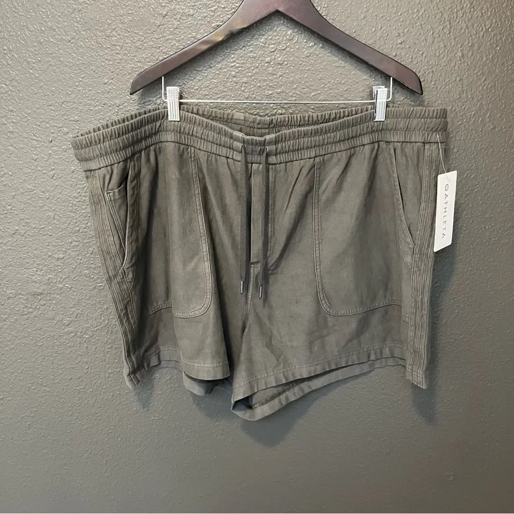 Athleta Farallon Shorts, Cypress Green